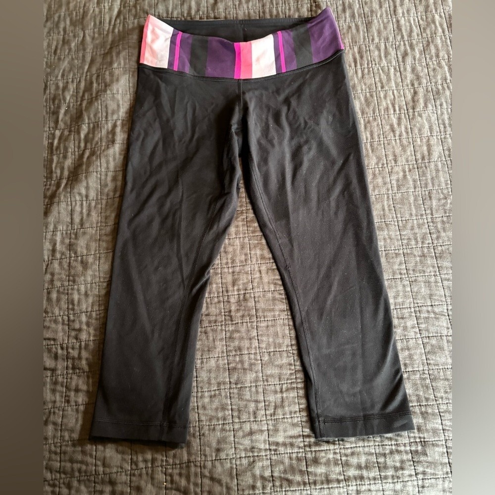 Lululemon Black Capri Leggings Purple Pink Striped Waistband Size 6 Low Rise